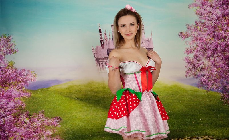 Александра, 22